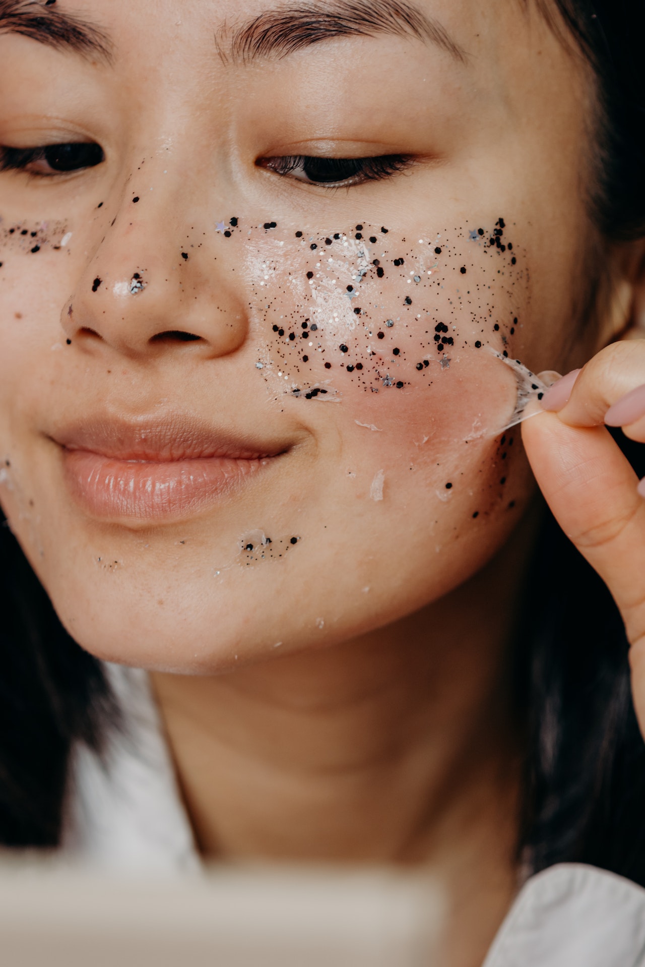 Rodzaje peelingu do twarzy: Odkryj idealny sposób na odnowienie skóry