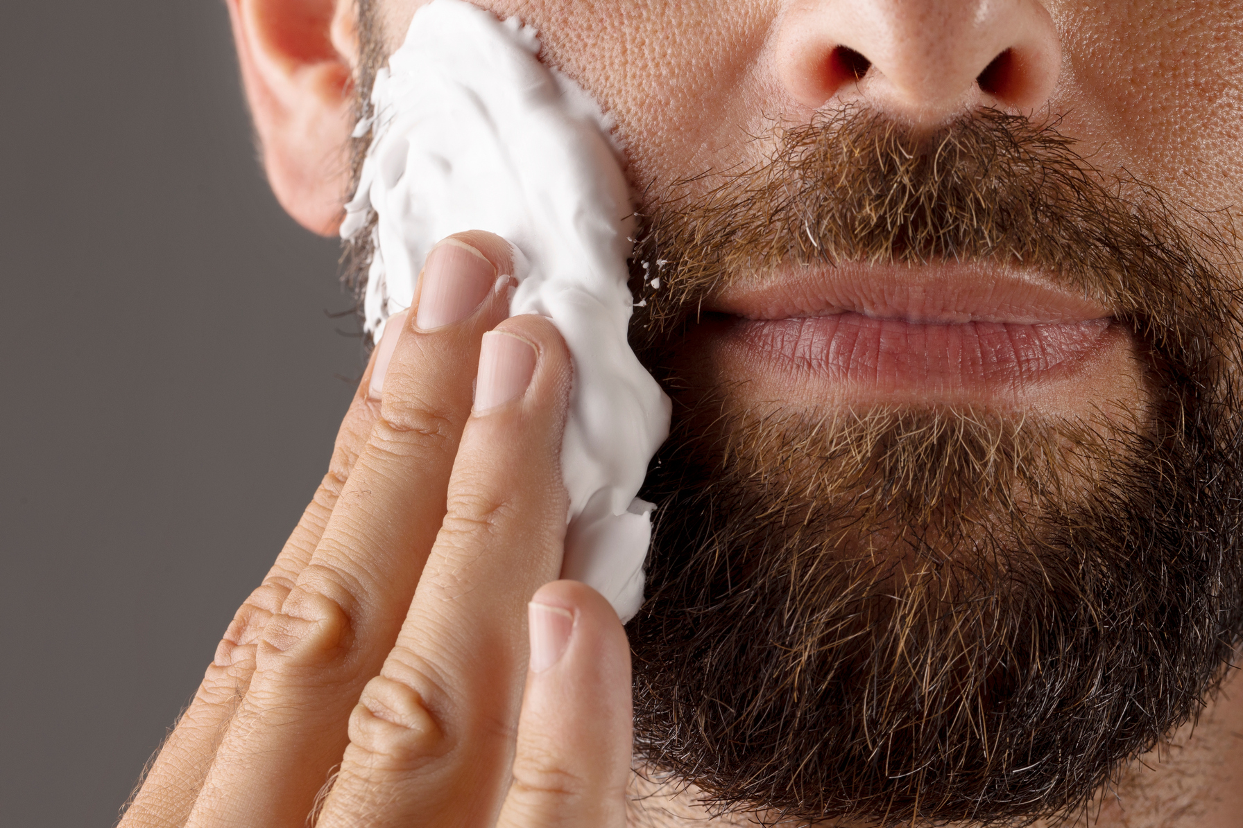 Jak prawidłowo pielęgnować brodę? Porady, które warto znać